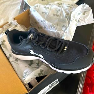 Brand New Never Worn Under Armour Black and White trim Tennis Shoes